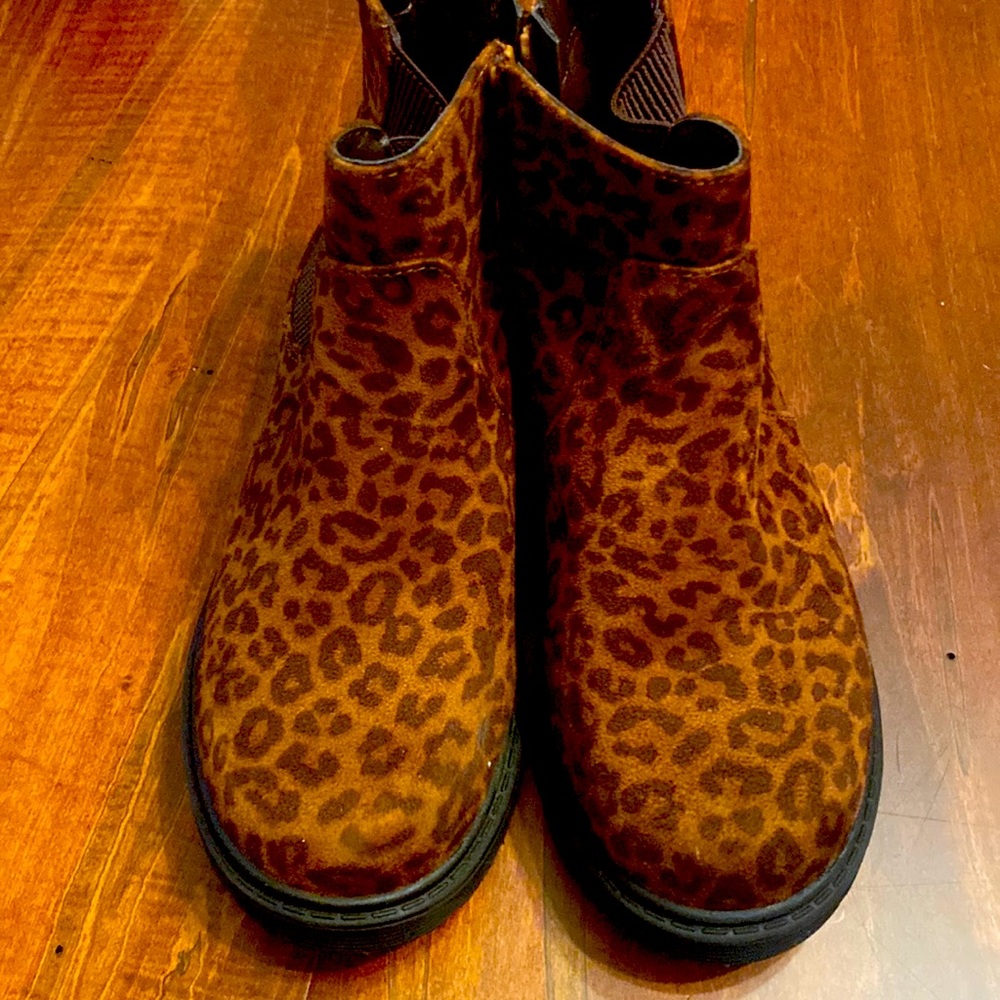 Cat and Jack leopard print boots